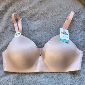B.Tempt'd Ultra Soft Wire Free Bra Size 38C